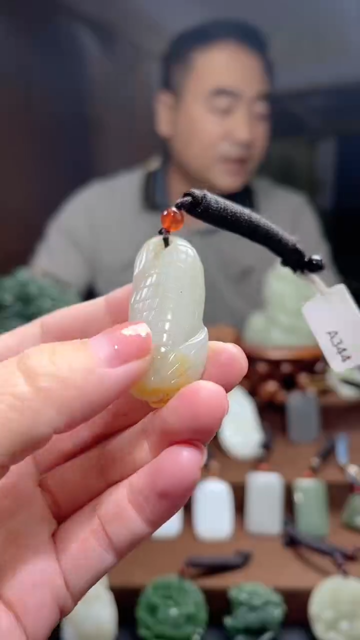 颈饰未镶嵌和田玉`