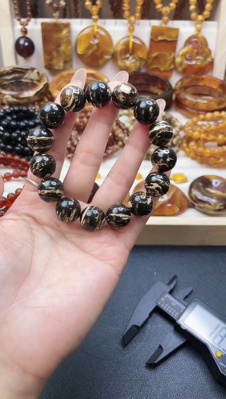 无非金属脑****的黑花千层卡14的