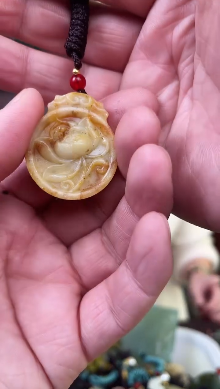 未镶嵌蛇纹石玉颈饰·