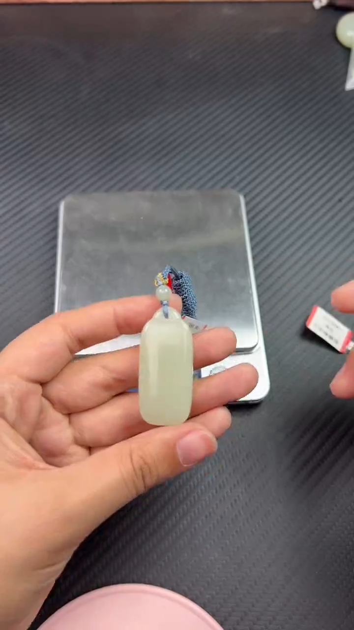 【闪购商品】和田玉吊坠(赠链)未镶嵌且末微色差迪克兰一细