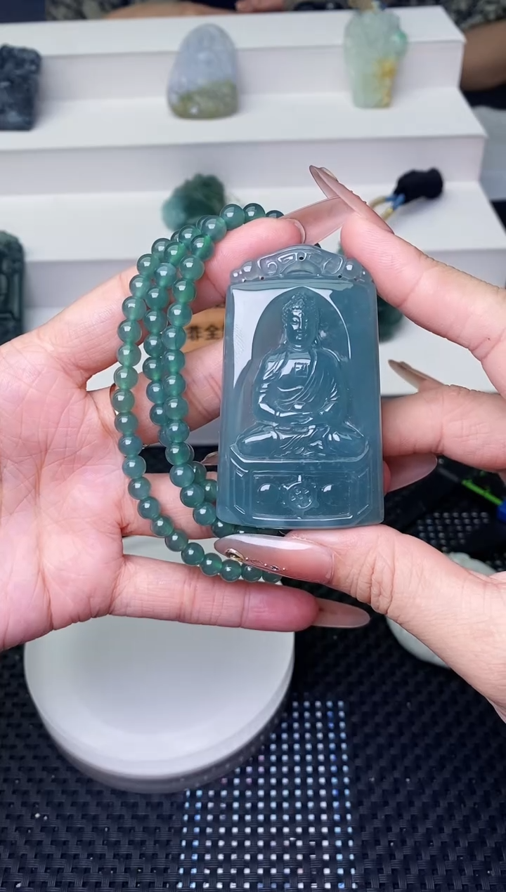 颈饰未镶嵌翡翠 