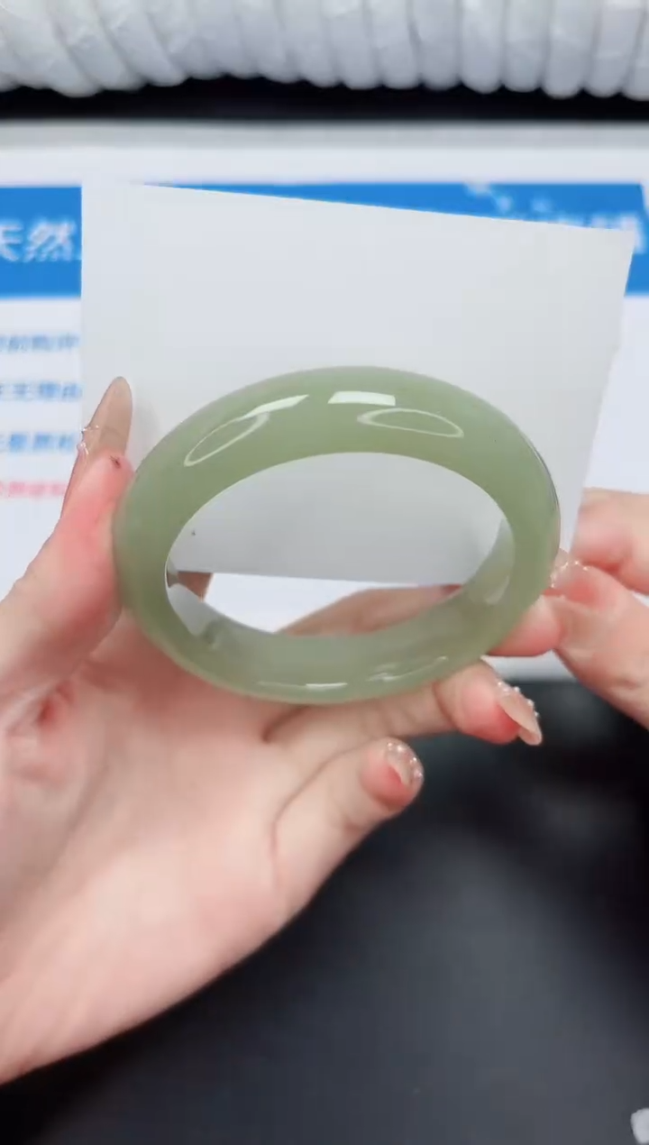 未镶嵌手镯石英质玉137-60.4DK