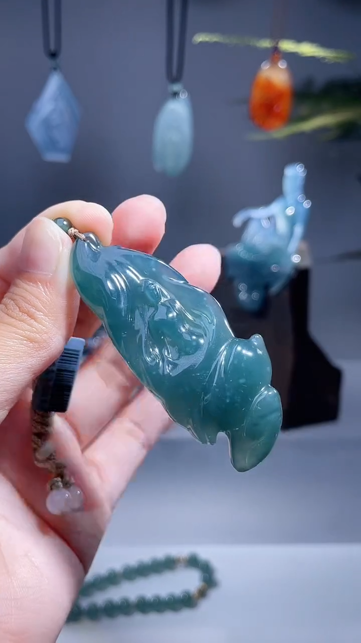 颈饰未镶嵌翡翠随形