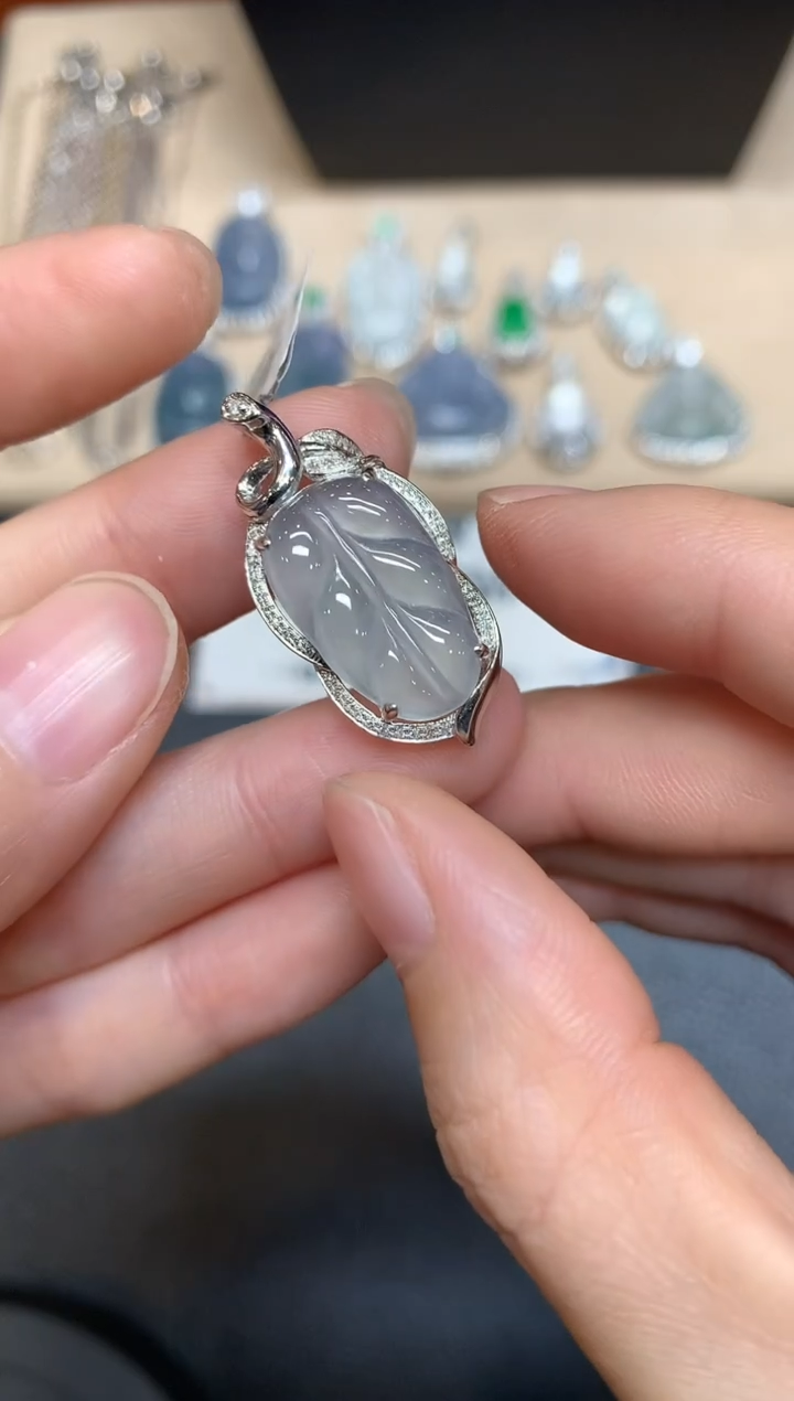 【闪购商品】翡翠吊坠(不含链)18K金镶嵌树叶【无服务费