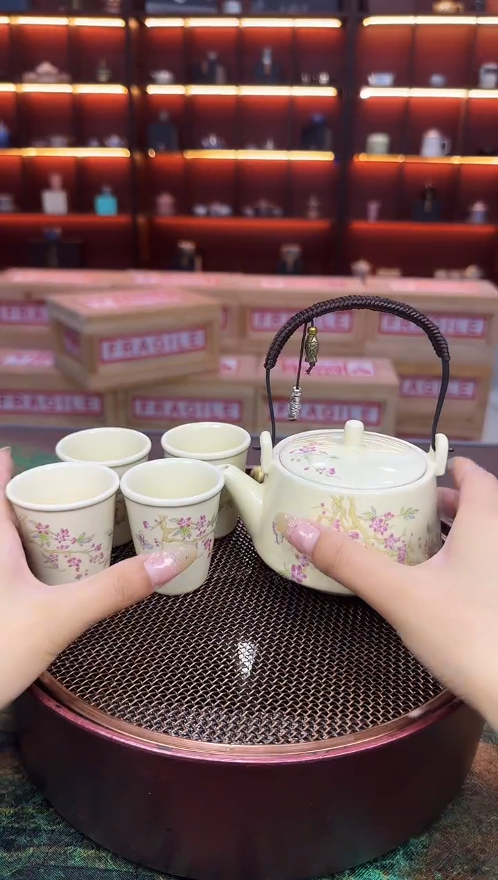 蝶恋花-提梁壶（一壶四杯）