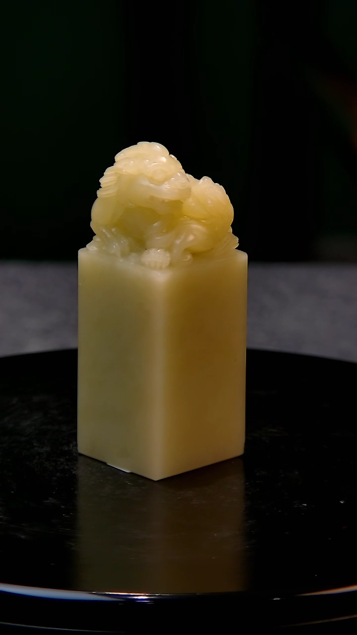 【闪购商品】青田石封门青携子上朝雕钮