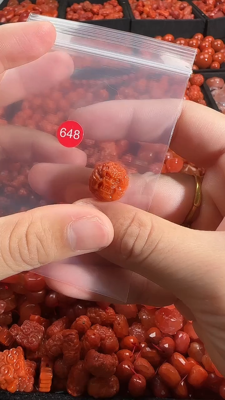 颈饰未镶嵌南红玛瑙1