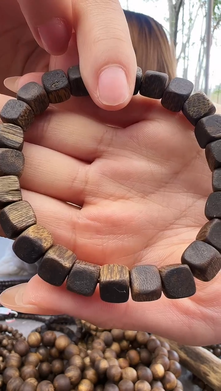 【闪购商品】沉香手串奇楠沉水浮单圈方珠0.8多样性发一条