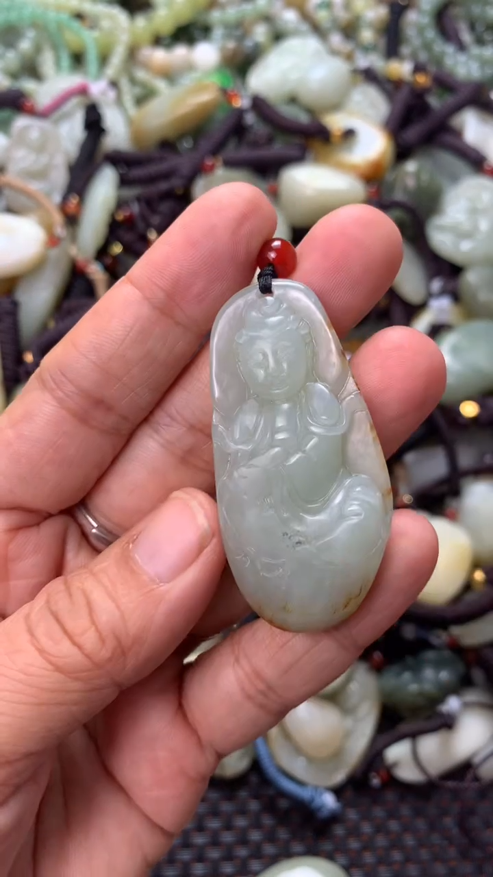 和田玉未镶嵌颈饰（多样性发一件）没有证书有瑕