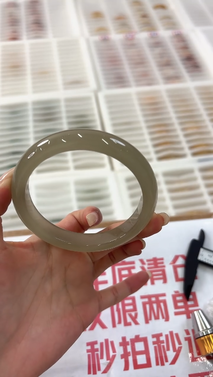 未镶嵌手镯石英质玉86-64D