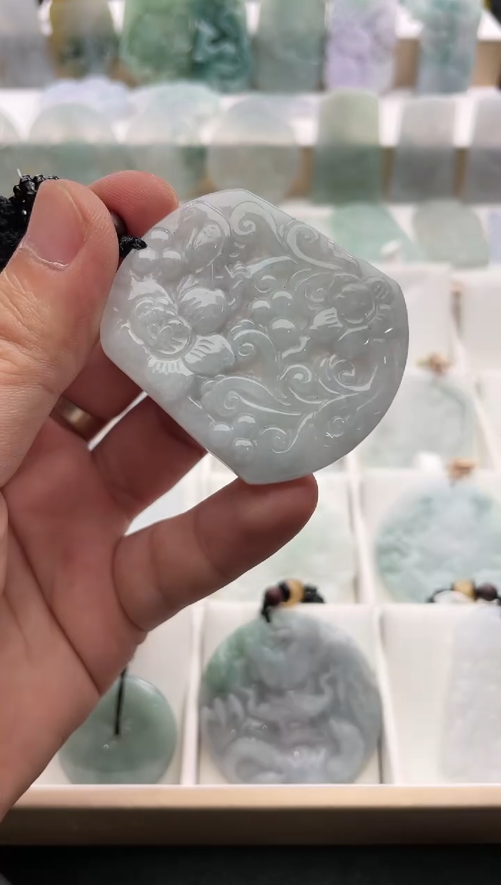 【闪购商品】翡翠颈饰未镶嵌..../2/15/ 51