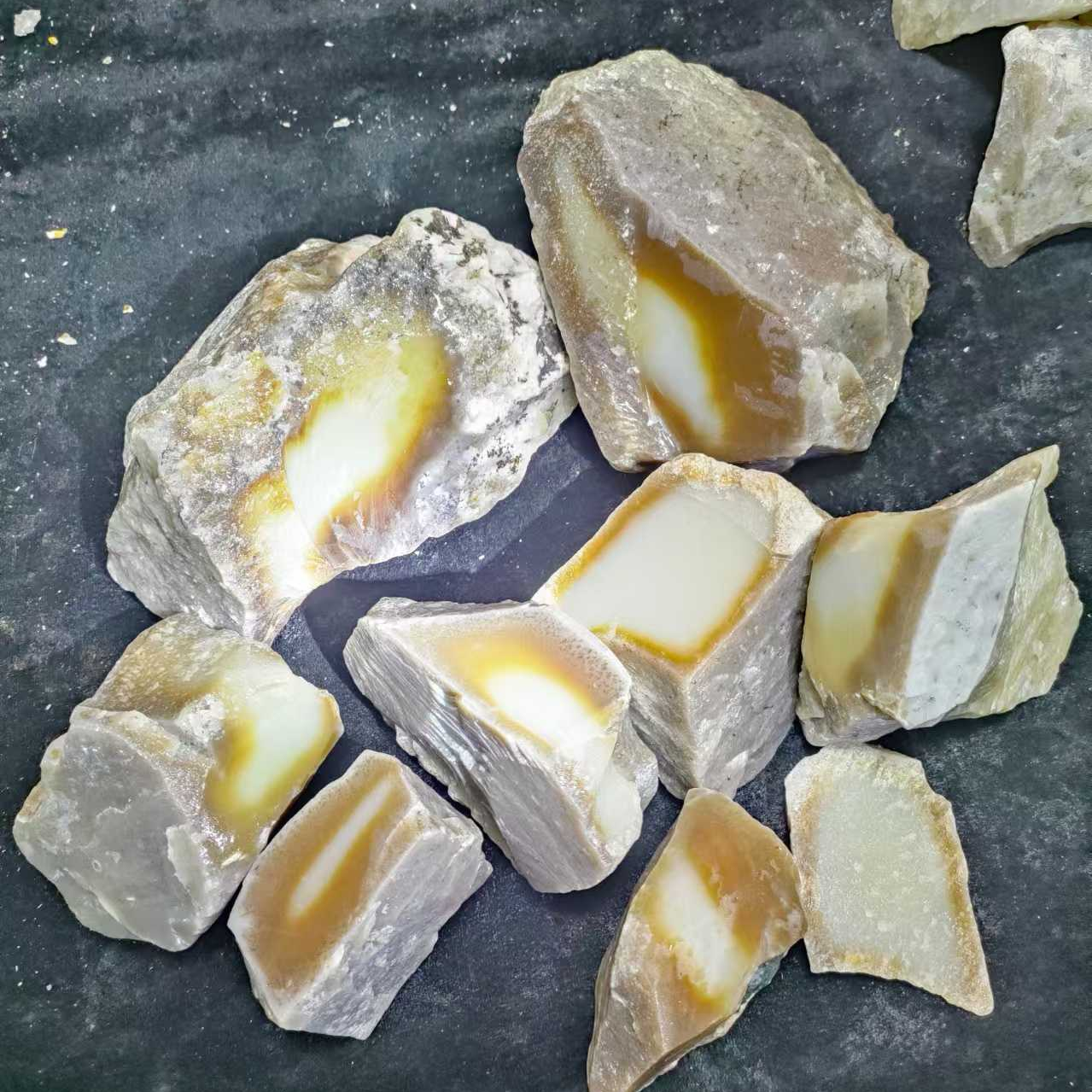 新疆和田天然奇石观赏石盆景石玉质奇石