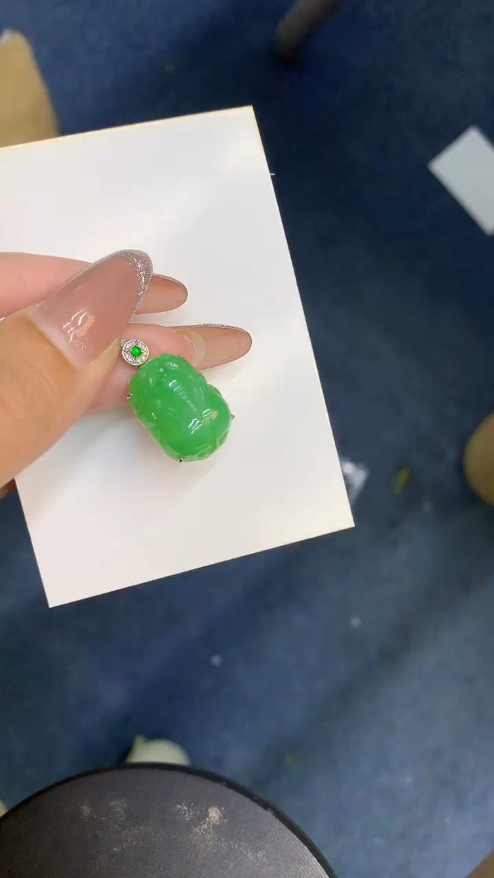颈饰18K金镶嵌翡翠1