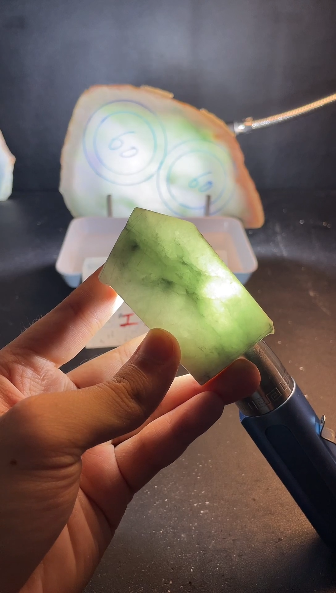 翡翠挂件未镶嵌翡翠