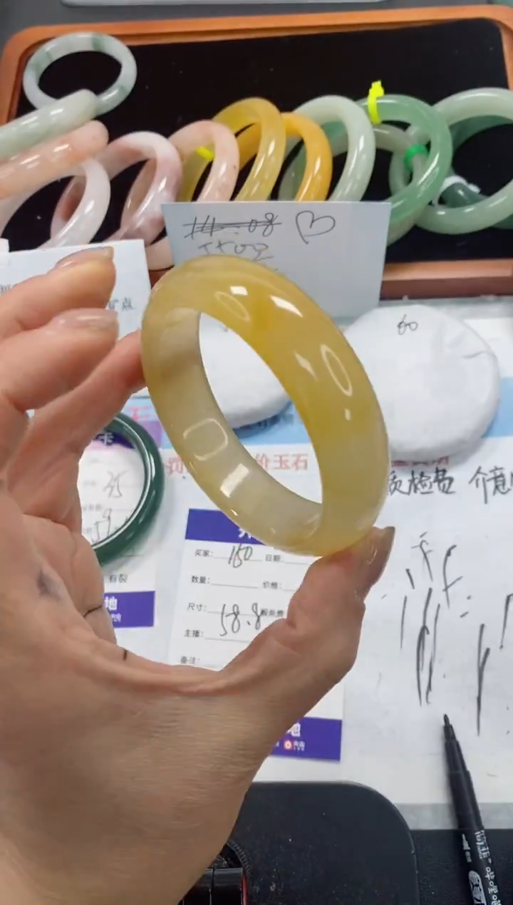 未镶嵌手镯石英质玉150-58.8