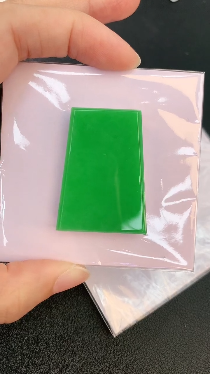 翡翠未镶嵌颈饰赠礼盒证书 麦麦