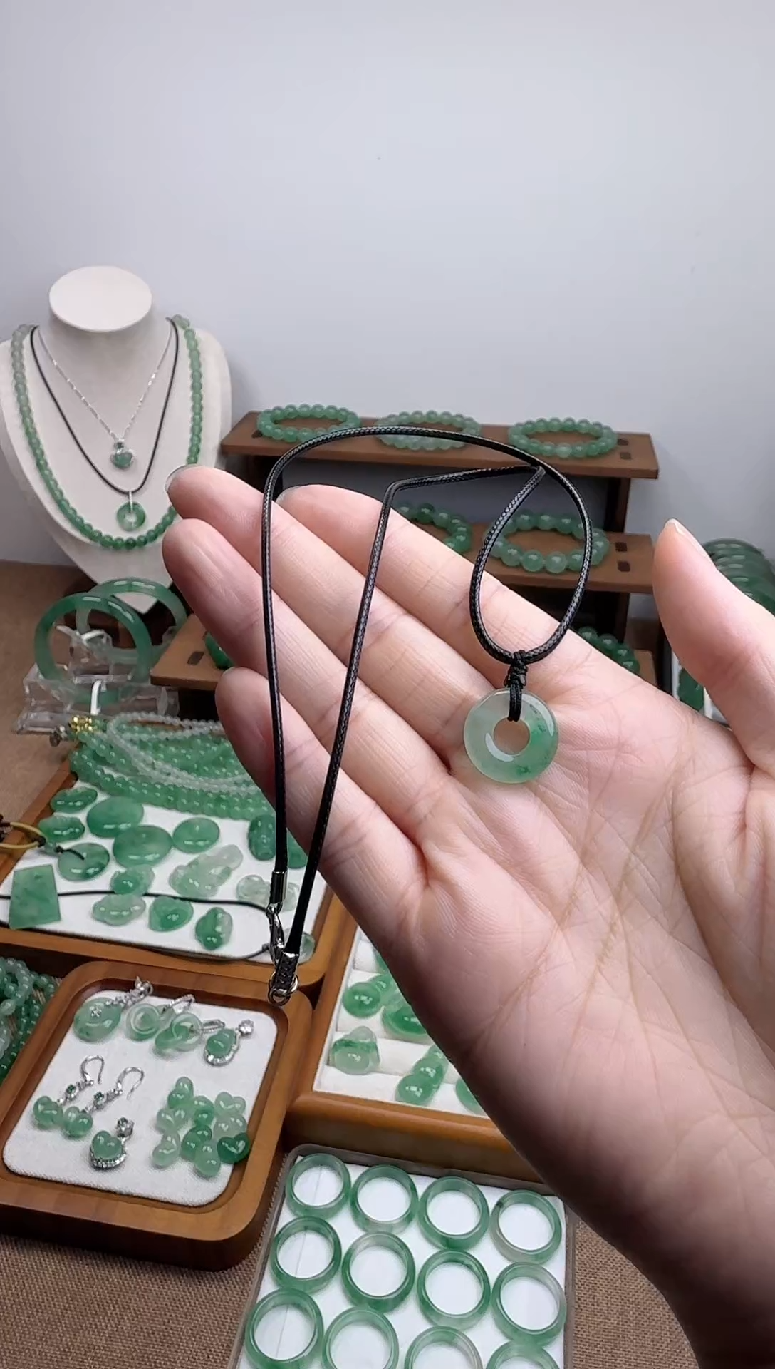 吊坠(不含链)未镶嵌石英质玉雅*天然非洲翠甜甜圈 福利款