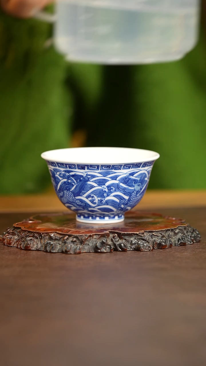 【闪购商品】段式青花海浪纹小压手-