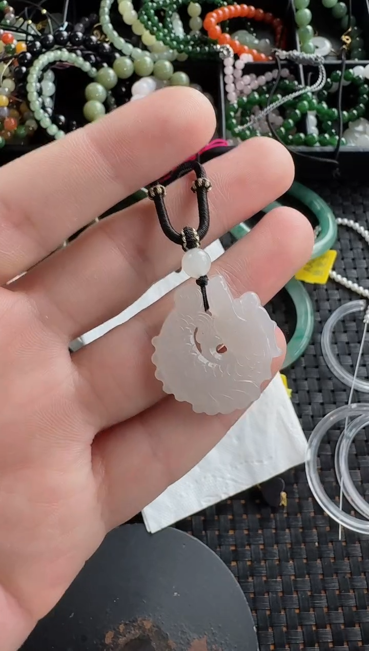 和田玉未镶嵌颈饰鱼化龙