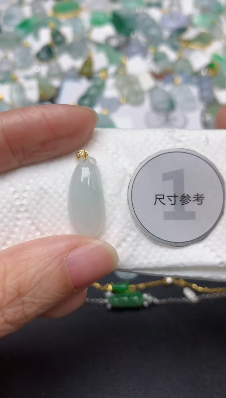 颈饰18K金镶嵌翡翠天然缅甸A货翡翠