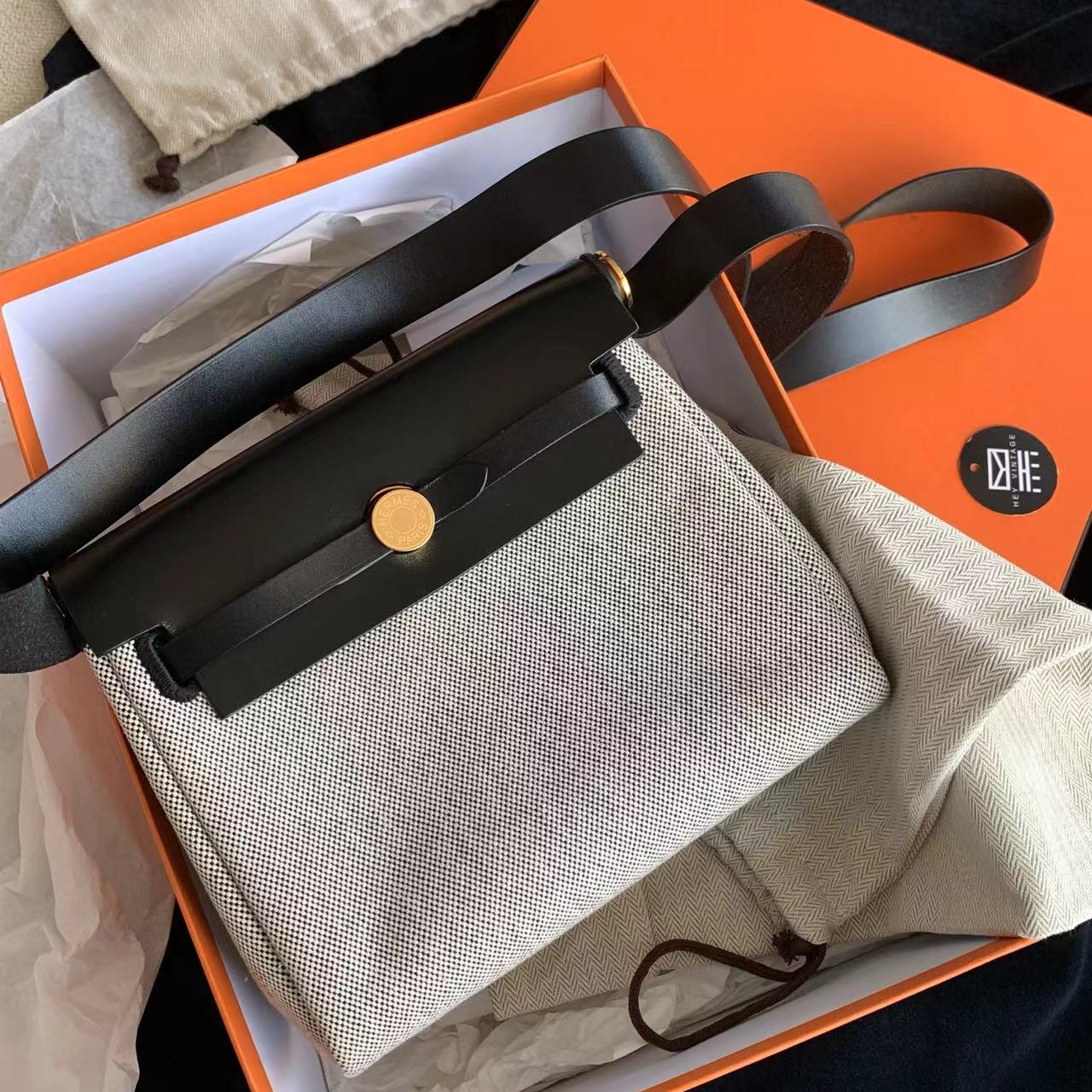 99新 Hermes/爱马仕 24期熊猫金扣mini herbag包 w刻 17818555