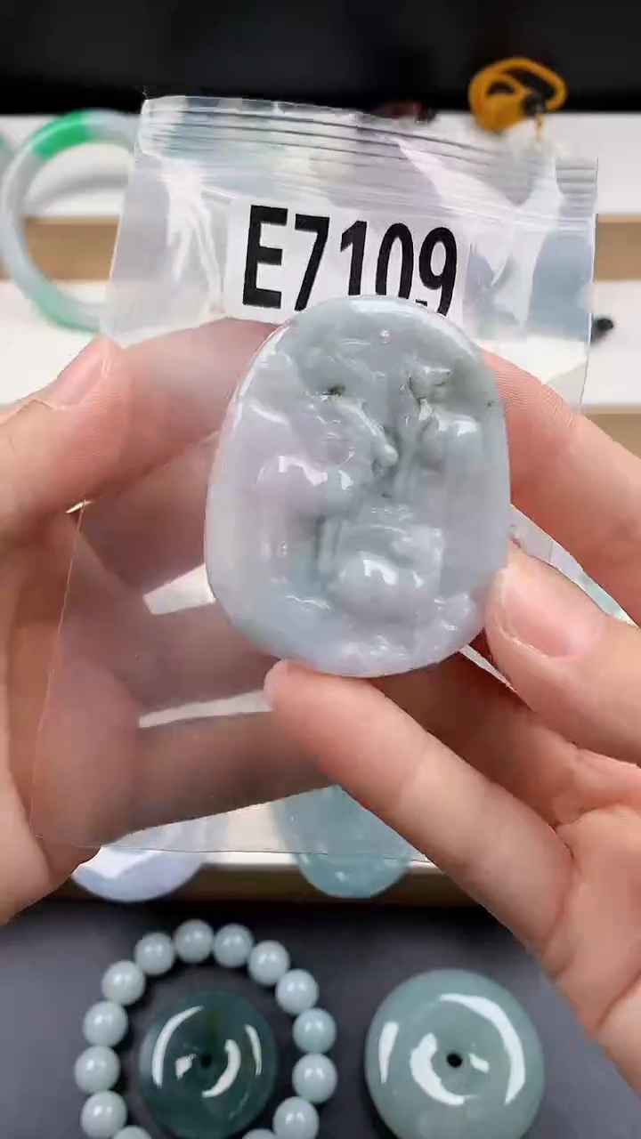颈饰未镶嵌翡翠天然翡翠吊坠挂件