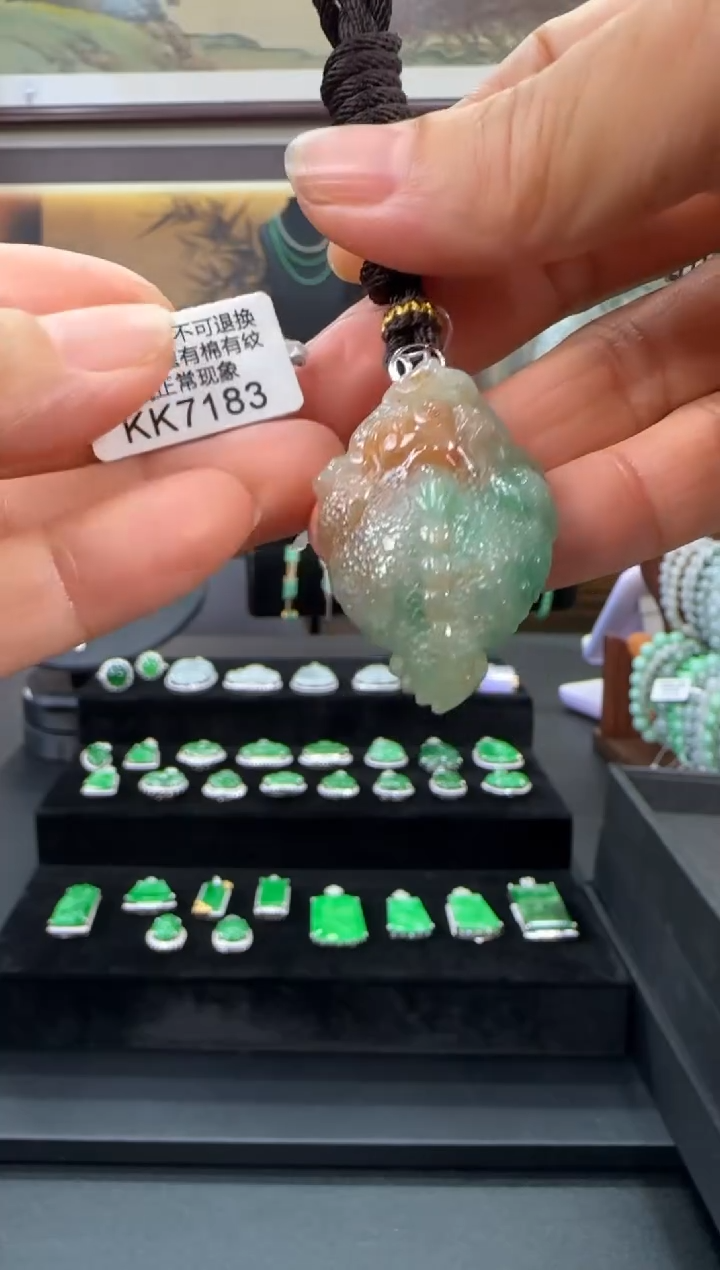 翡翠18K金镶嵌颈饰KK7183三脚蟾