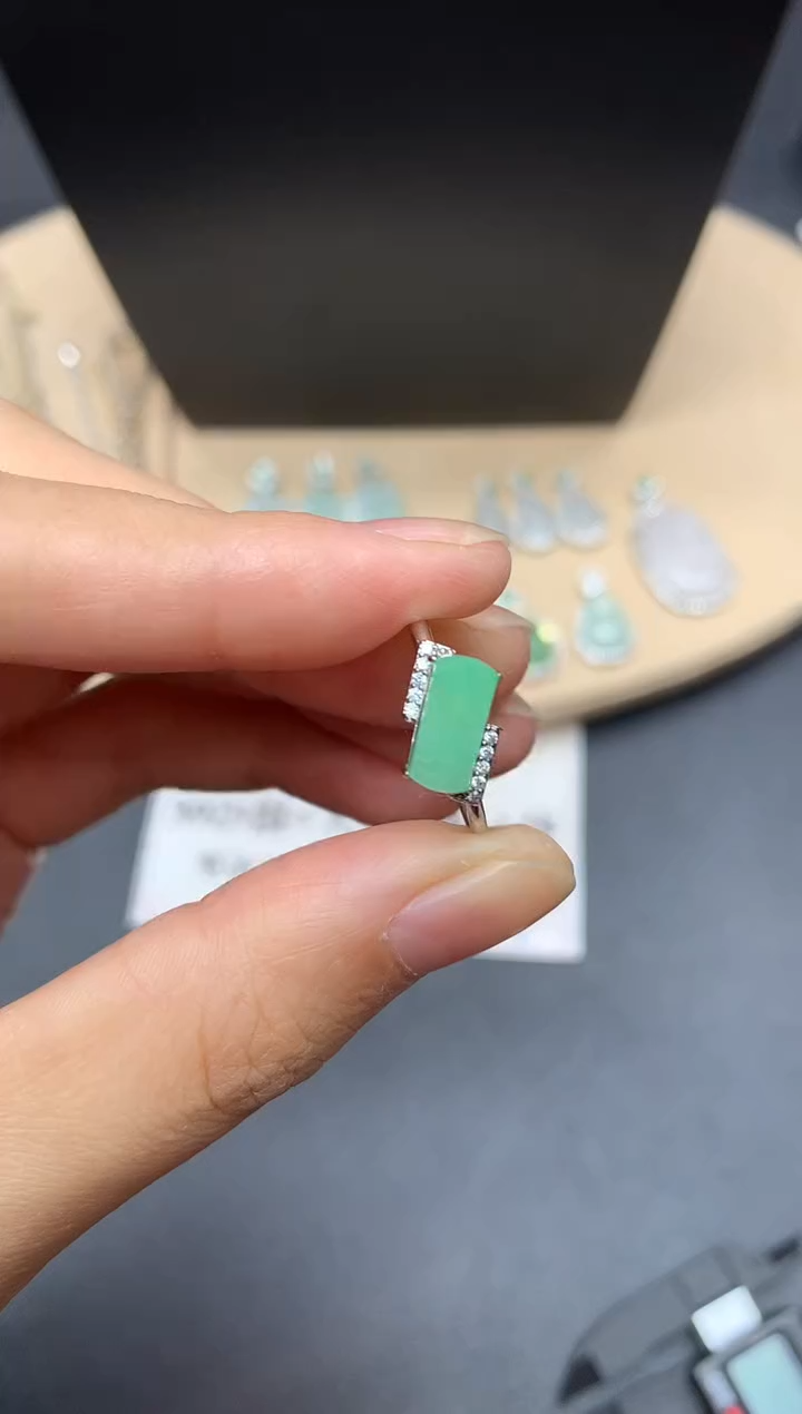 【闪购商品】翡翠戒指银S925镶嵌无事牌【无服务费】