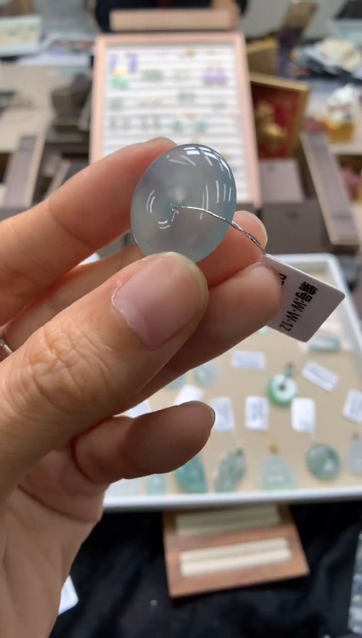 颈饰未镶嵌翡翠平安扣