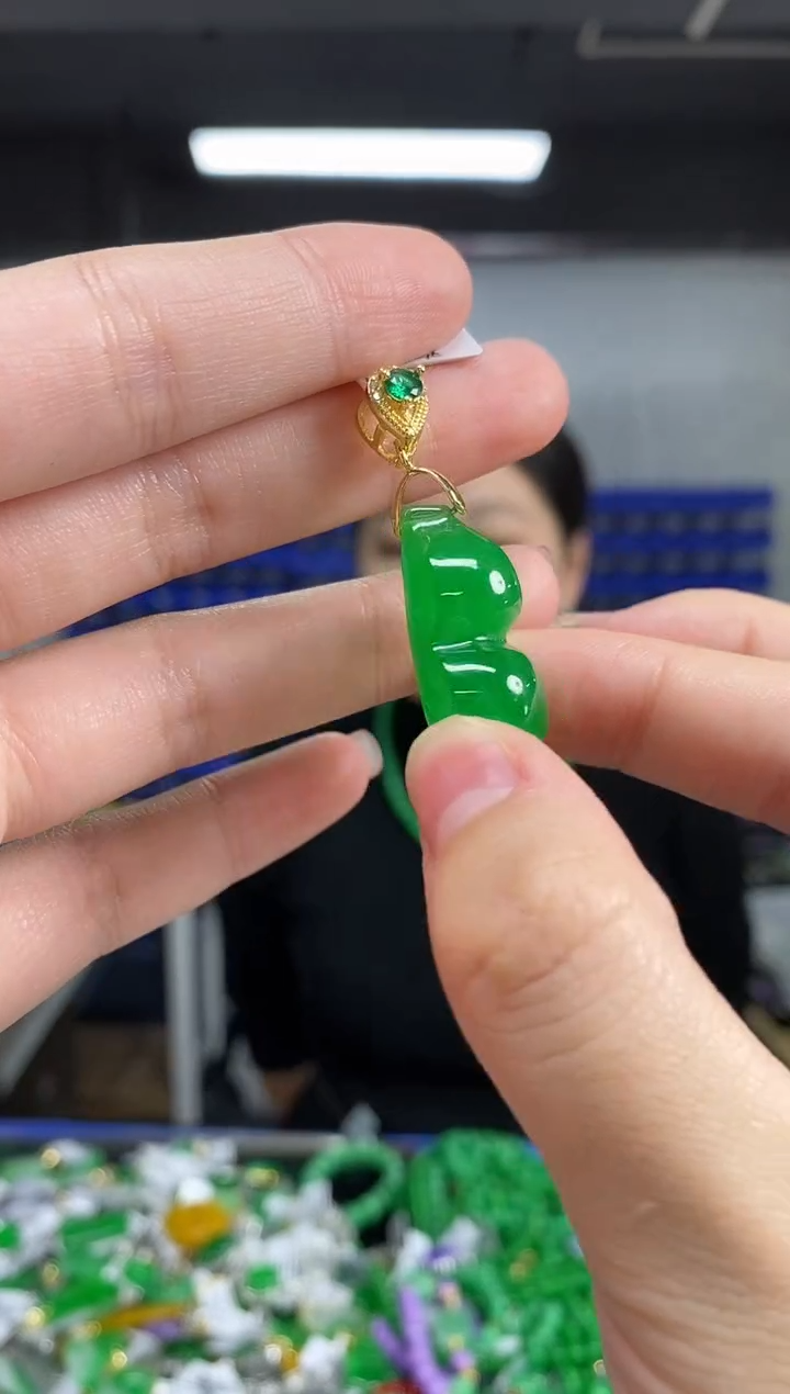 颈饰未镶嵌翡翠多样性发其一颜色微差