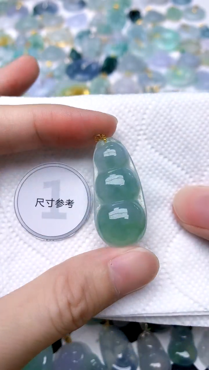 颈饰18K金镶嵌翡翠天然A货翡翠