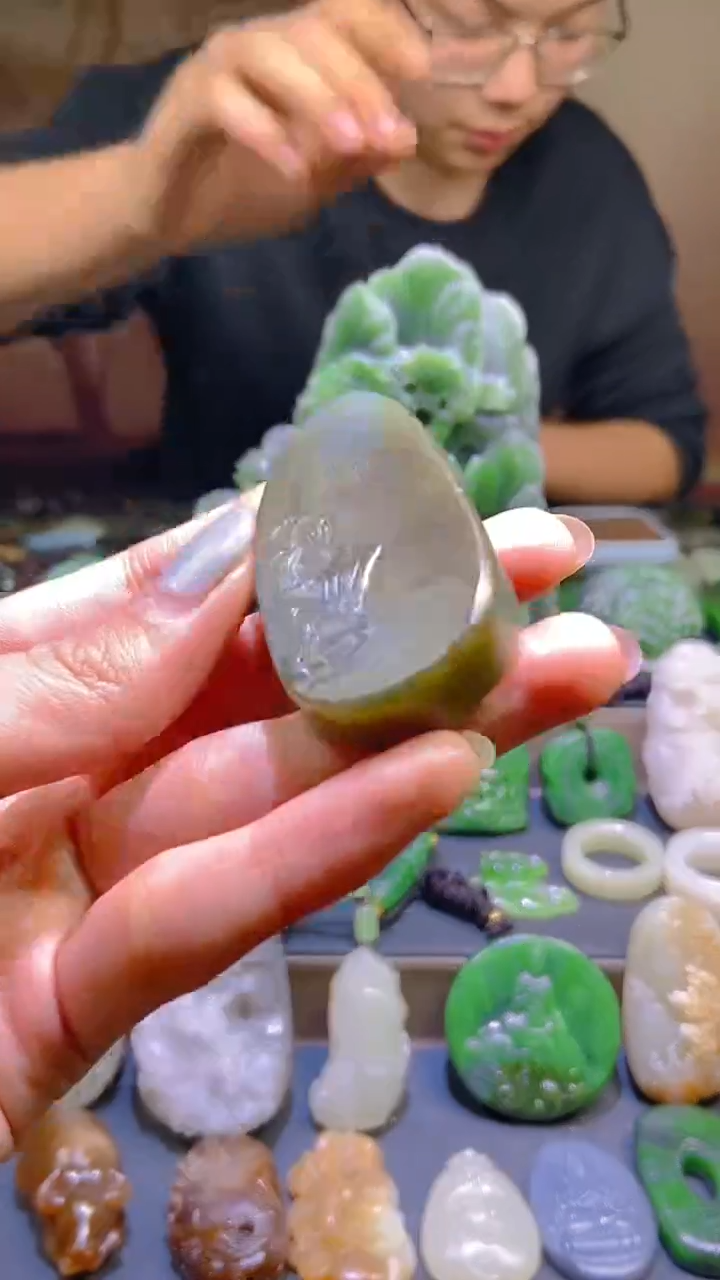 颈饰未镶嵌和田玉1