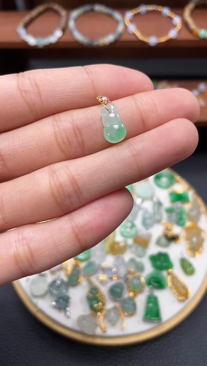 【闪购商品】翡翠吊坠(不含链)18K金镶嵌一个   JK729