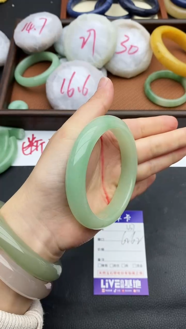 未镶嵌手镯石英质玉337+61.9