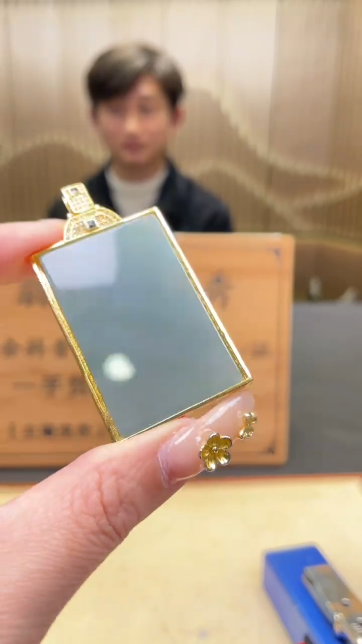 【闪购商品】翡翠颈饰未镶嵌      *9