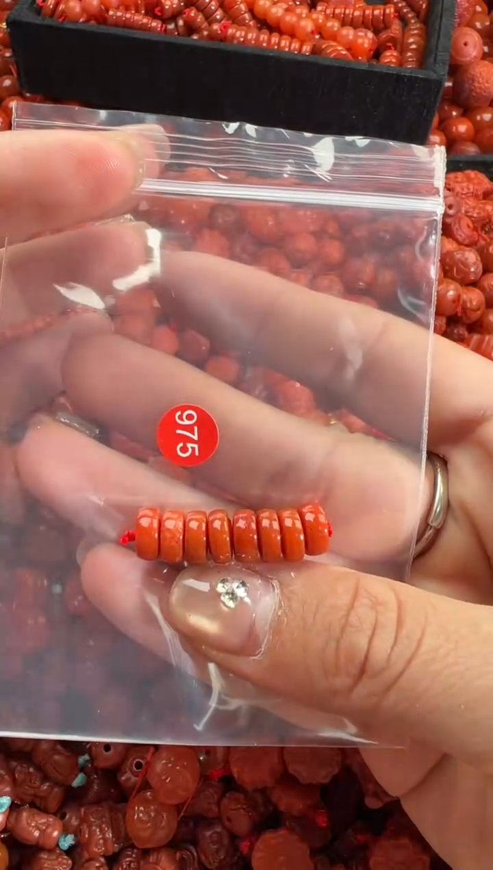 南红玛瑙未镶嵌颈饰1