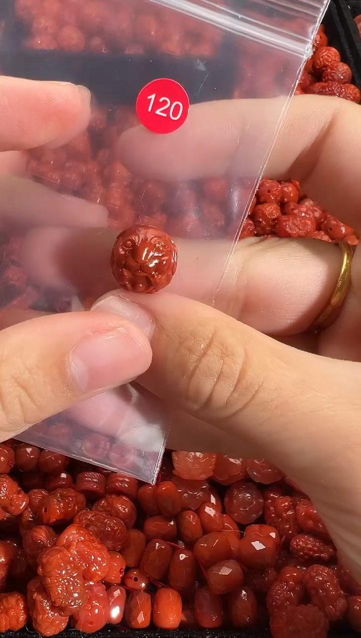 颈饰未镶嵌南红玛瑙1