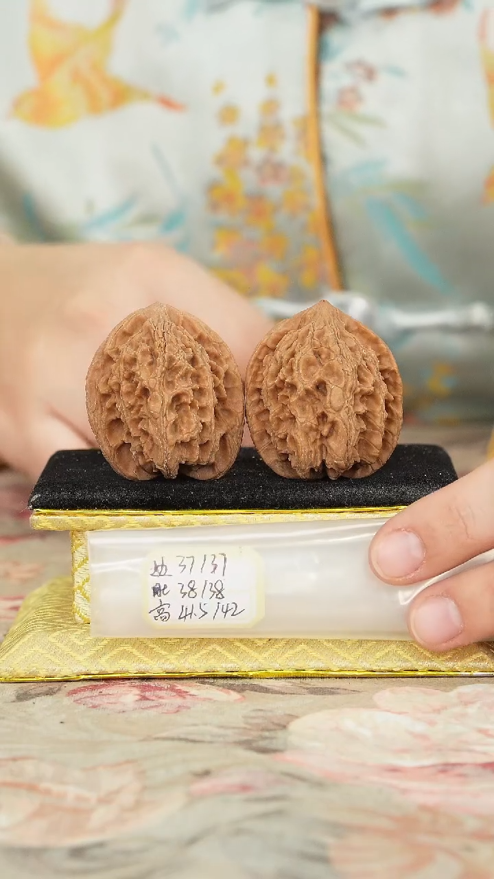 【闪购商品】文玩核桃把件龙纹官帽