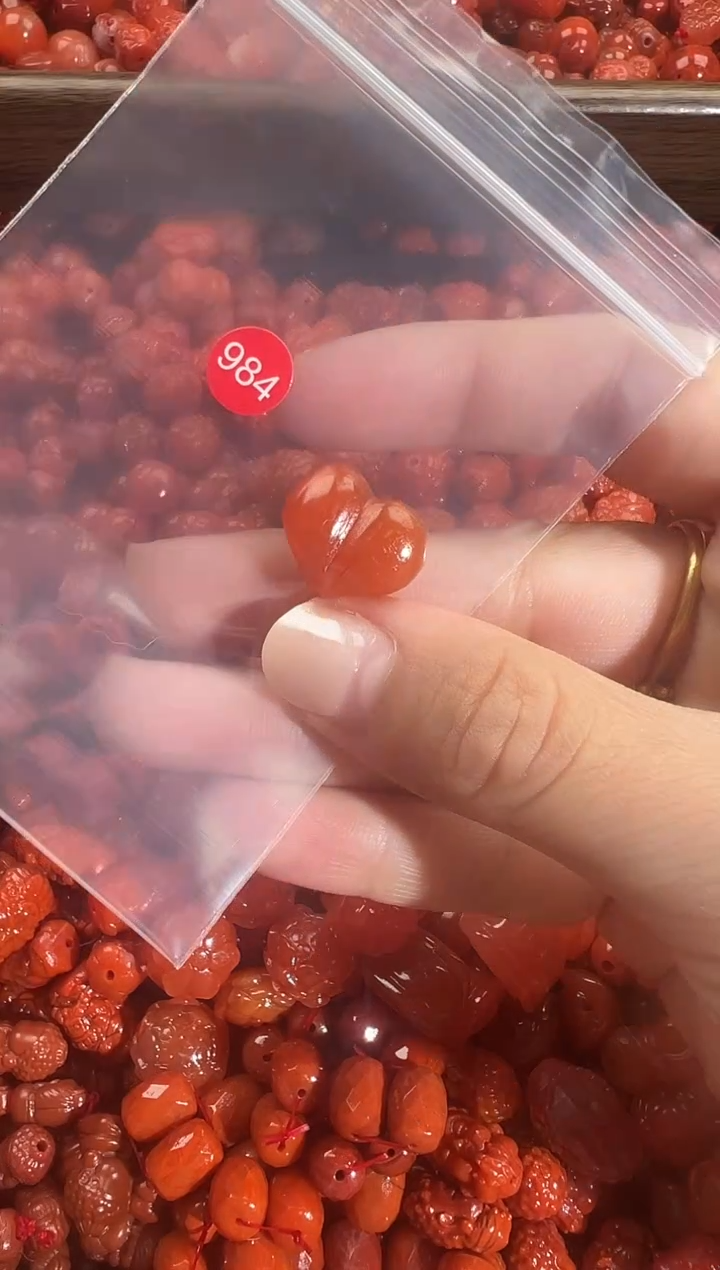 颈饰未镶嵌南红玛瑙1