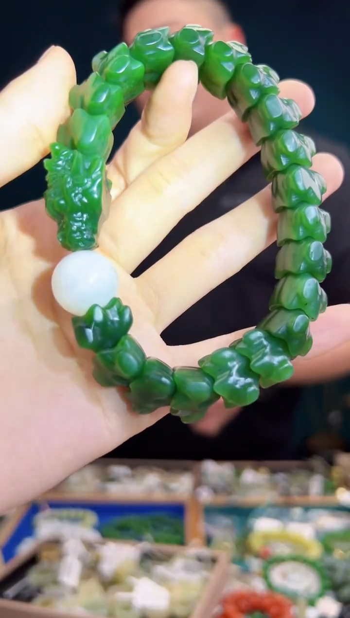 颈饰未镶嵌和田玉一物一证 拍一单发一个