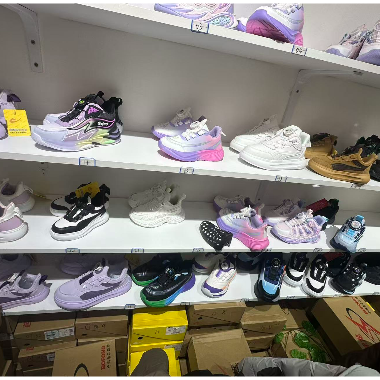 品牌童鞋男童女童