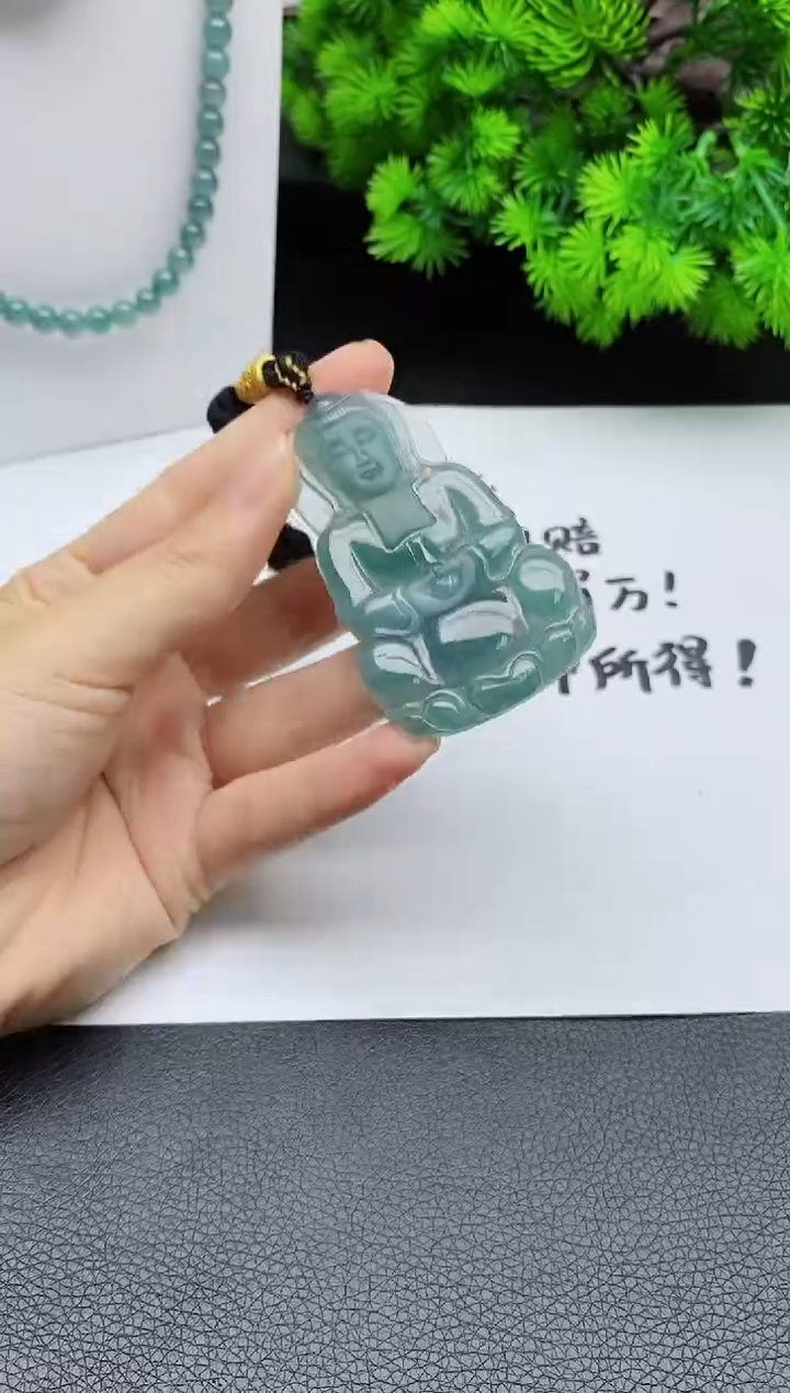 翡翠未镶嵌颈饰 