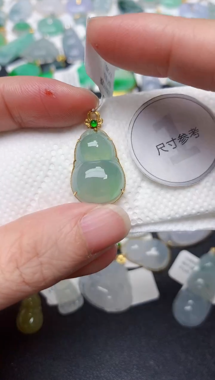 颈饰18K金镶嵌翡翠天然缅甸A货翡翠