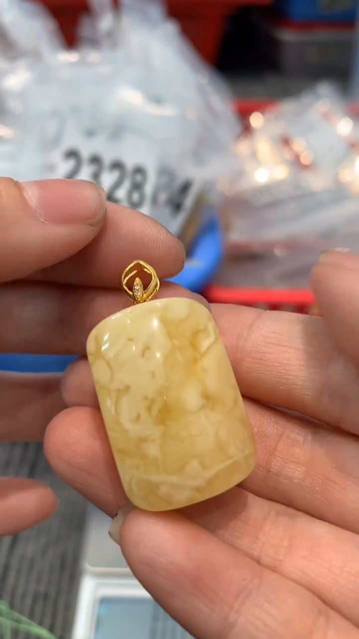 18K金镶嵌琥珀珠宝奇石105