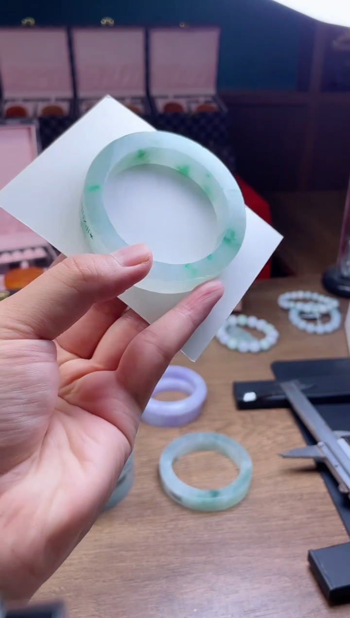 未镶嵌手镯定制翡翠又****！定制