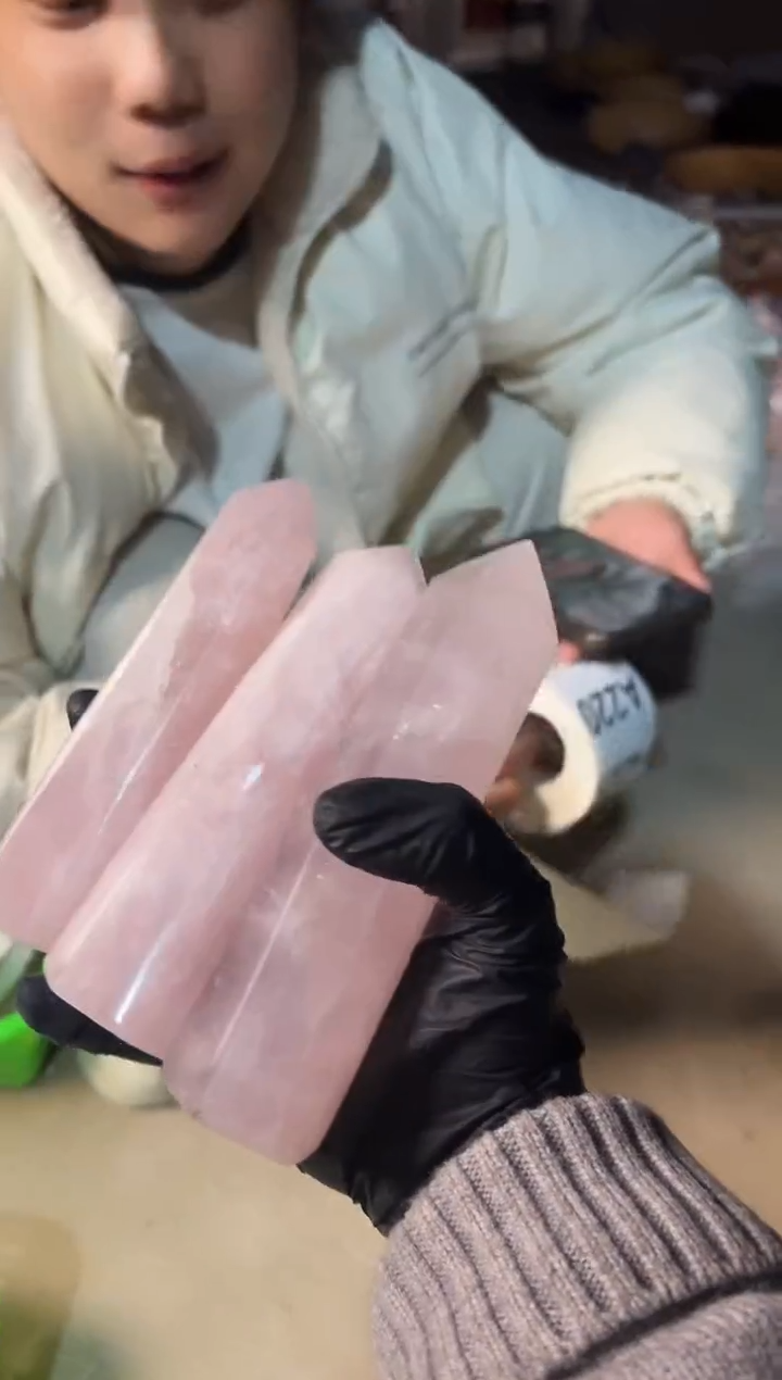 【闪购商品】水晶摆件未镶嵌粉水晶柱子 多样性发一个 218