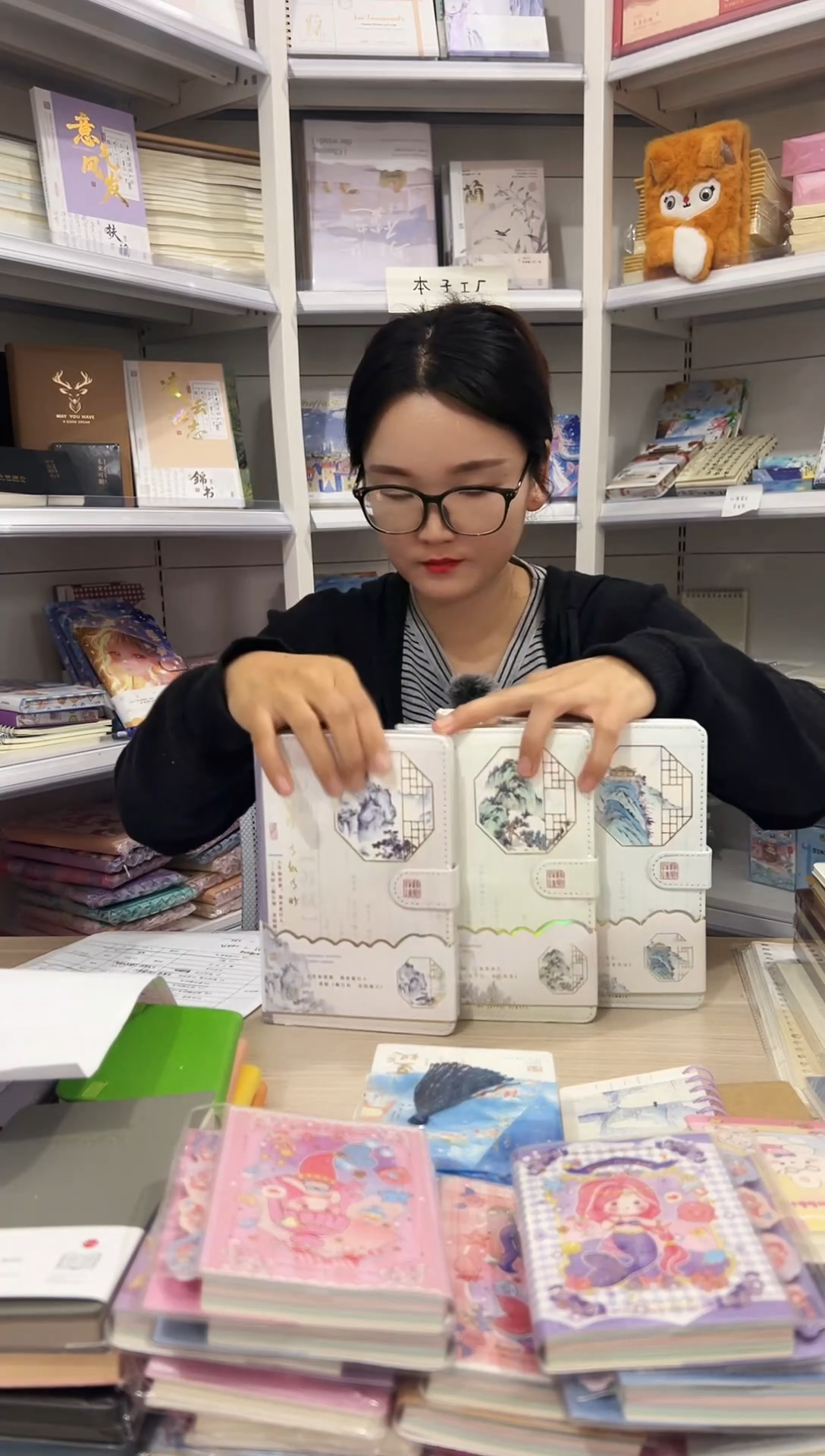 32K磁扣本A5彩页内页4本35元