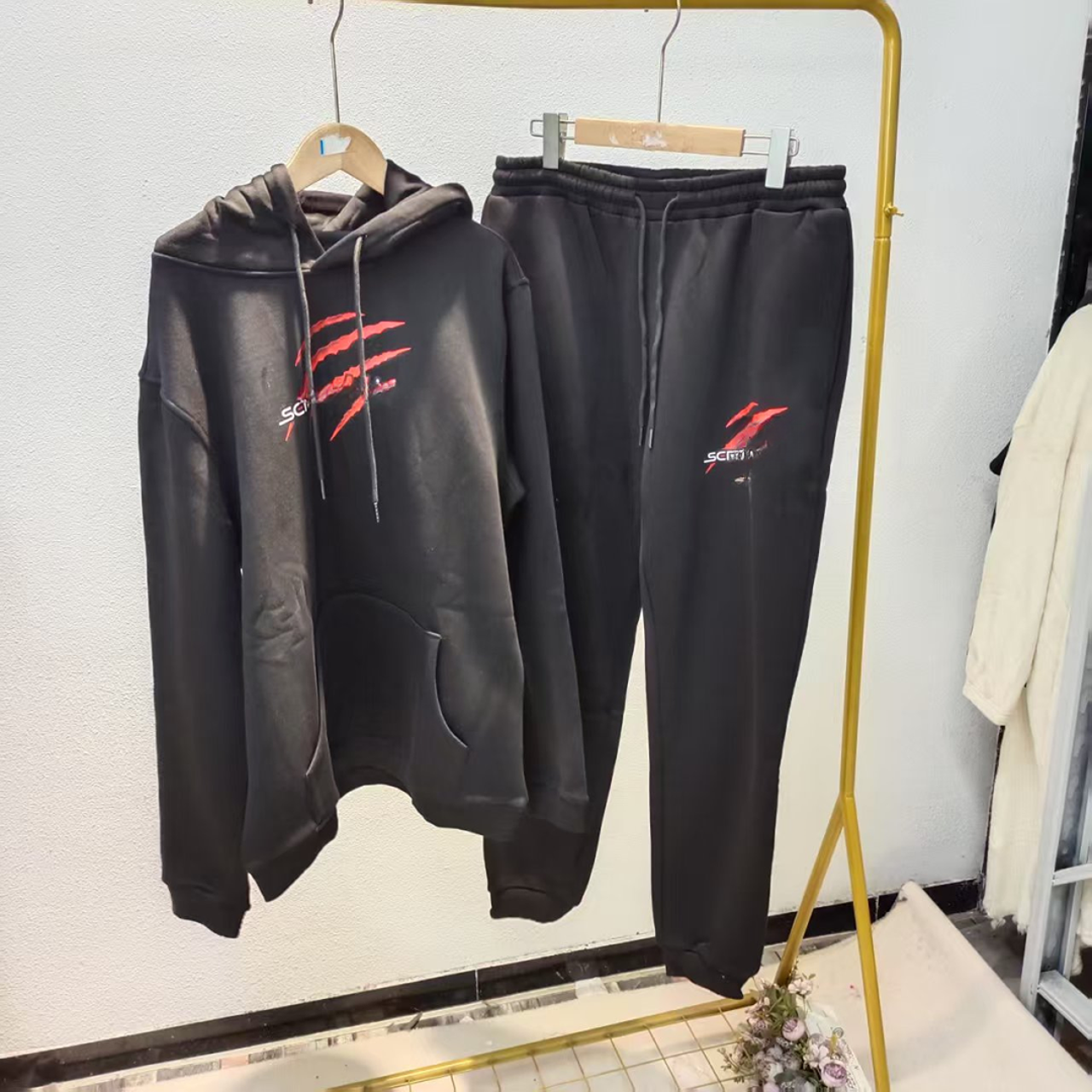 唯琳剪标   3仓P3-4-3889款   黑色休闲加绒套装