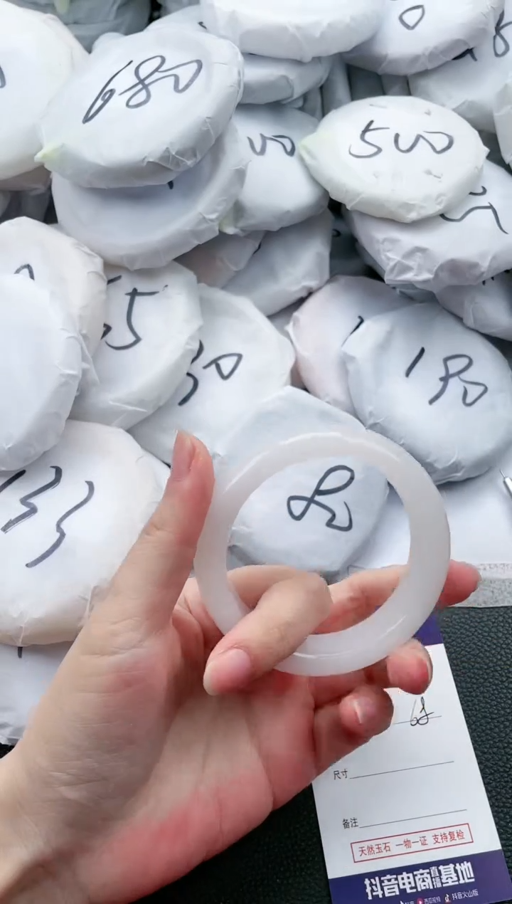 【闪购商品】石英质玉手镯未镶嵌L506