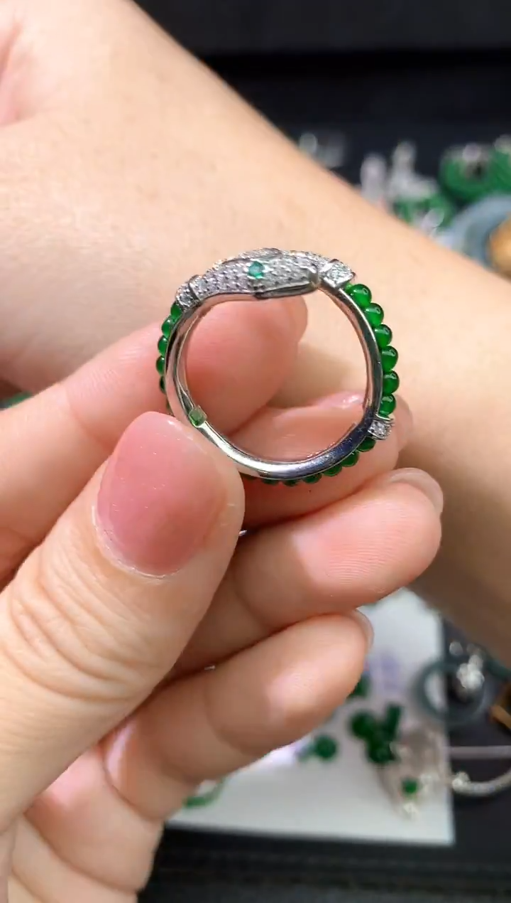 未镶嵌戒指翡翠戒指